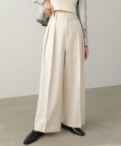 Широкие брюки с двумя складками