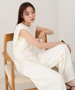 В комплекте резинка для волос. Платье/комбинезон с волнистым узором спереди и сзади, который можно носить как спереди, так и сзади.