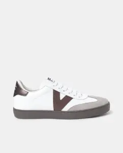 Женские спортивные кроссовки из белой кожи в сотрудничестве с Victoria Brownie, белый/коричневый