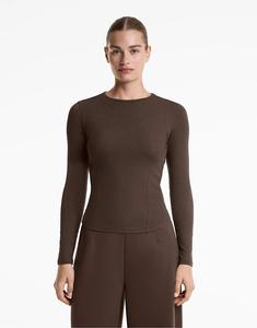 Лонгслив OYSHO с длинными рукавами и рубчиком из хлопка и модала коричневого цвета