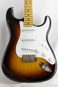 Fender LTD 70-летний юбилей 1954 Stratocaster Time Capsule Комплект с одной цельной кленовой шейкой с радиусом запрессовки ладов и широким выцветшим двухцветным санберстом
