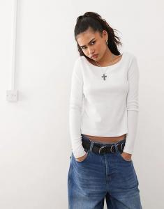 Топ COLLUSION с круглым вырезом и длинными рукавами белого цвета