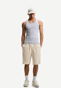 Шорты JOGGER - BERMUDA Bershka, песочный