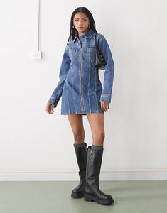 Платье-рубашка из денима с длинными рукавами COLLUSION, средне-синего цвета