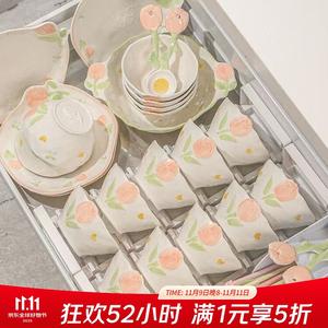 Ceramics Набор тарелок и мисок Fresh And Simple для дома, новая керамическая посуда 2025, популярный подарок на новоселье, сервиз на 4 персоны 19 предметов, рельефные тюльпаны — подарочная упаковка