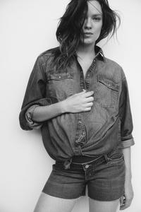 Джинсовые шорты mom H&M, синий