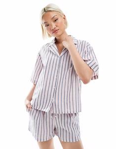 Потертая пляжная рубашка в полоску розового и голубого цветов