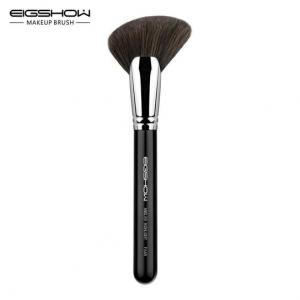 Скошенная кисть для румян Eigshow Beauty F648