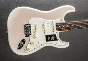 Fender Player II Stratocaster - Белый блонд