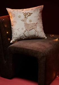 Декоративная наволочка Medicine, бежевый