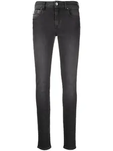 Джинсы кроя слим с металлическим логотипом Just Cavalli, черный