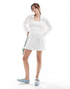 Короткие шорты Miss Selfridge Broderie Co-ord белого цвета