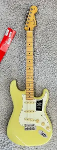 Гитара Fender Player II Stratocaster, гриф из клена, цвет Hialeah Yellow - MIM