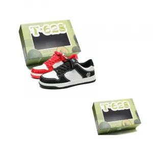 T628 Скользоустойчивые износостойкие дышащие низкие скейтерские кроссовки унисекс красно-черные непарные, цвет Red Black Mismatched (Left Right Color Memorization)