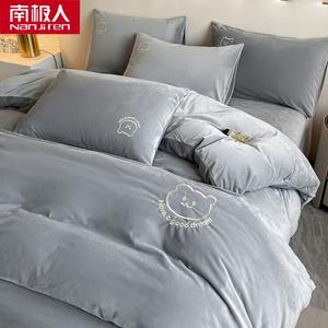 Antarctic Комплект постельного белья из 4 предметов (простыня на резинке 180 см, пододеяльник 200х230 см), молочный бархат, двусторонний теплый флис, цвет Bear - Light Gray