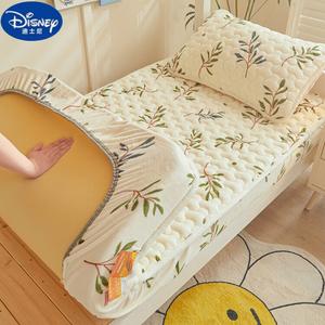 Disney Простыня на резинке 120х200 см из молочного велюра с камелиями, комплект с наволочкой