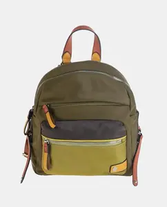 Рюкзак из нейлона в сочетании с кожей и деталями, очень практичная и функциональная модель благодаря отделениям на молнии, карманам и бардачкам Volum, хаки