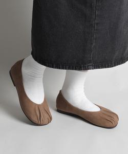 Декоративные туфли-лодочки с эффектом морщинистой кожи