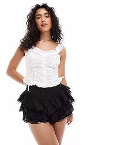 Мини-шорты Miss Selfridge с оборками и вышивкой черного цвета