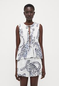 Пижама PLEATED CAMI AND SHORTS Desmond & Dempsey, кремовый