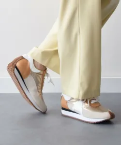 Кроссовки на шнуровке из комбинированных материалов