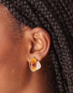 Серьги-гвоздики с янтарем и белыми искусственными камнями золотистого оттенка Asos Design