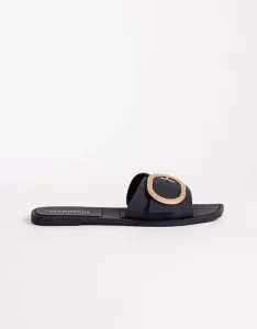 Гламурные черные босоножки с пряжками