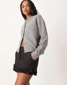 Шорты ASOS DESIGN приталенного кроя с оборками черного цвета