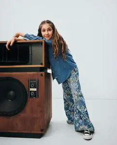 Джинсы для девочки свободного кроя Gap, светло-голубой