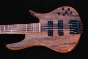 JCR CM5 BL Headless 2024