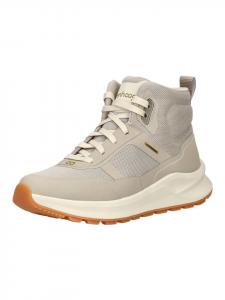 Кроссовки в земле Tenhaag