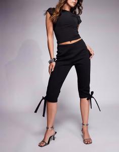 Брюки-капри ASOS DESIGN с разрезами по бокам и бантом черного цвета