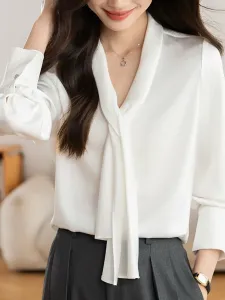 Блузка с V-образным вырезом и завязками. Женская блузка Doux Belle, цвет White