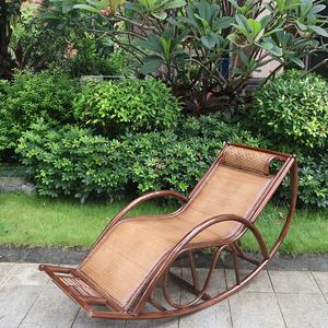 Плетеное кресло-качалка из ротанга для сада и террасы с подголовником