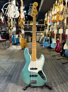 Бас-гитара Fender American Professional II Jazz с грифом из клена, цвет Mystic Surf Green