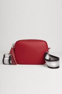Сумка через плечо Verona с кисточками и блестящим ремешком Betsy & Floss, красный