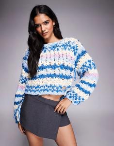 Укороченный джемпер Kiwi & Co Pixie из шерсти, связанный вручную крупной вязкой с бахромой на рукавах, в синюю полоску