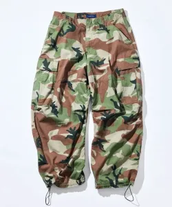 Сверхширокие брюки-карго изогнутого силуэта, осень-зима 2025