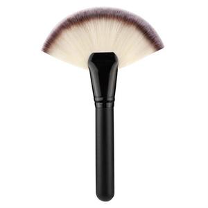 Кисть для пудры large fan brush Technique Pro, schwarz