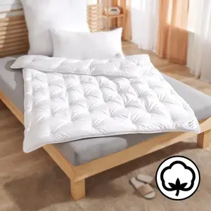 Одеяло Dream Sleep Fiber Down Touch Medium с хлопковым чехлом, наполнитель: 100% полиэстер, 200x200 см Traumschlaf