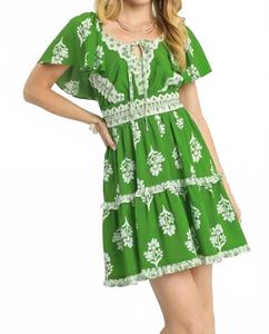 Зеленое платье мини с цветочным принтом и ярусами Umgee