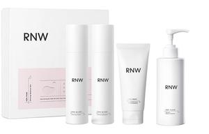 Набор для ухода за кожей crystal essence niacinamide water очищающее молочко увлажняет и питает комплект из четырех предметов RNW