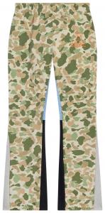 Спортивные штаны-клеш «Лягушка в камуфляжной расцветке» из отдела галереи Gallery Dept., зеленый
