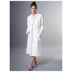 Халат с практичным поясом для завязывания 1 шт. Trigema, белый