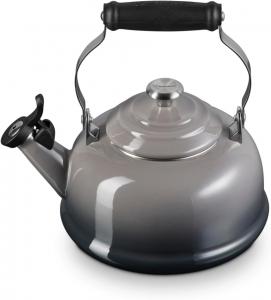Эмалированный чайник Le Creusetсо свистком на стальной основе с металлическим покрытием, 1,7 л, для устриц
