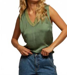 Сатиновая блузка с V-образным вырезом Celina в цвете алоэ PERFECTWHITETEE, Aloe