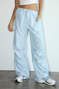 Брюки Lucy Parachute в пудрово-голубом цвете Bailey Rose