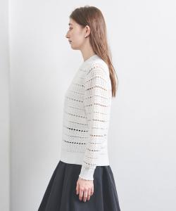 Пуловер, связанный крючком с фестончатым краем.