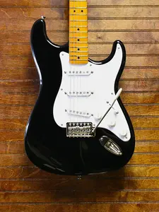 SQUIER CLASSIC VIBE 50-Х STRAT MN ЧЕРНАЯ