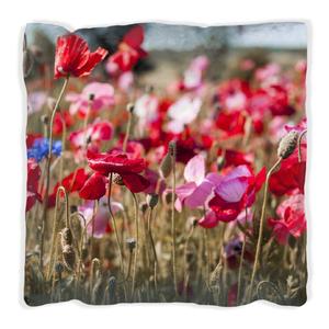 Подушка Wallario Premium, мягкая поверхность, с мотивом маков на краю поля, размер: 40 х 40 см, с белой спинкой